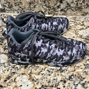 Black and Gray Camouflage Youth Bowling Shoes Size 6 StrikeForce